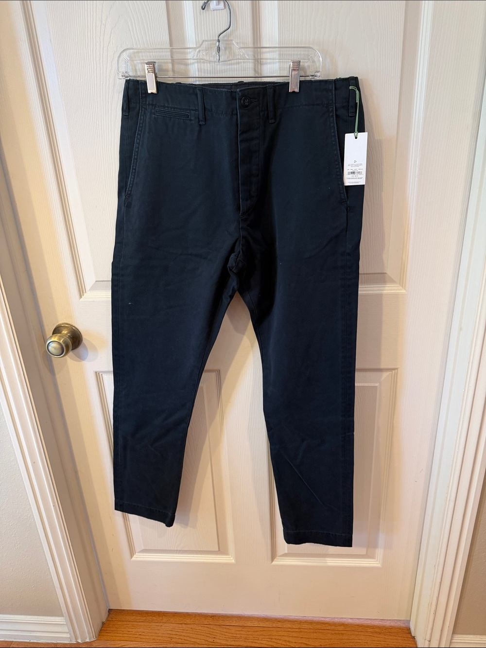 American Eagle Outfitters Navy Pants Sz 32/32.  NWT. Box46